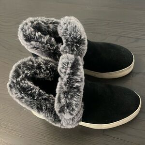 J slides black sided booties with fur. Little platform guc. Can’t find box